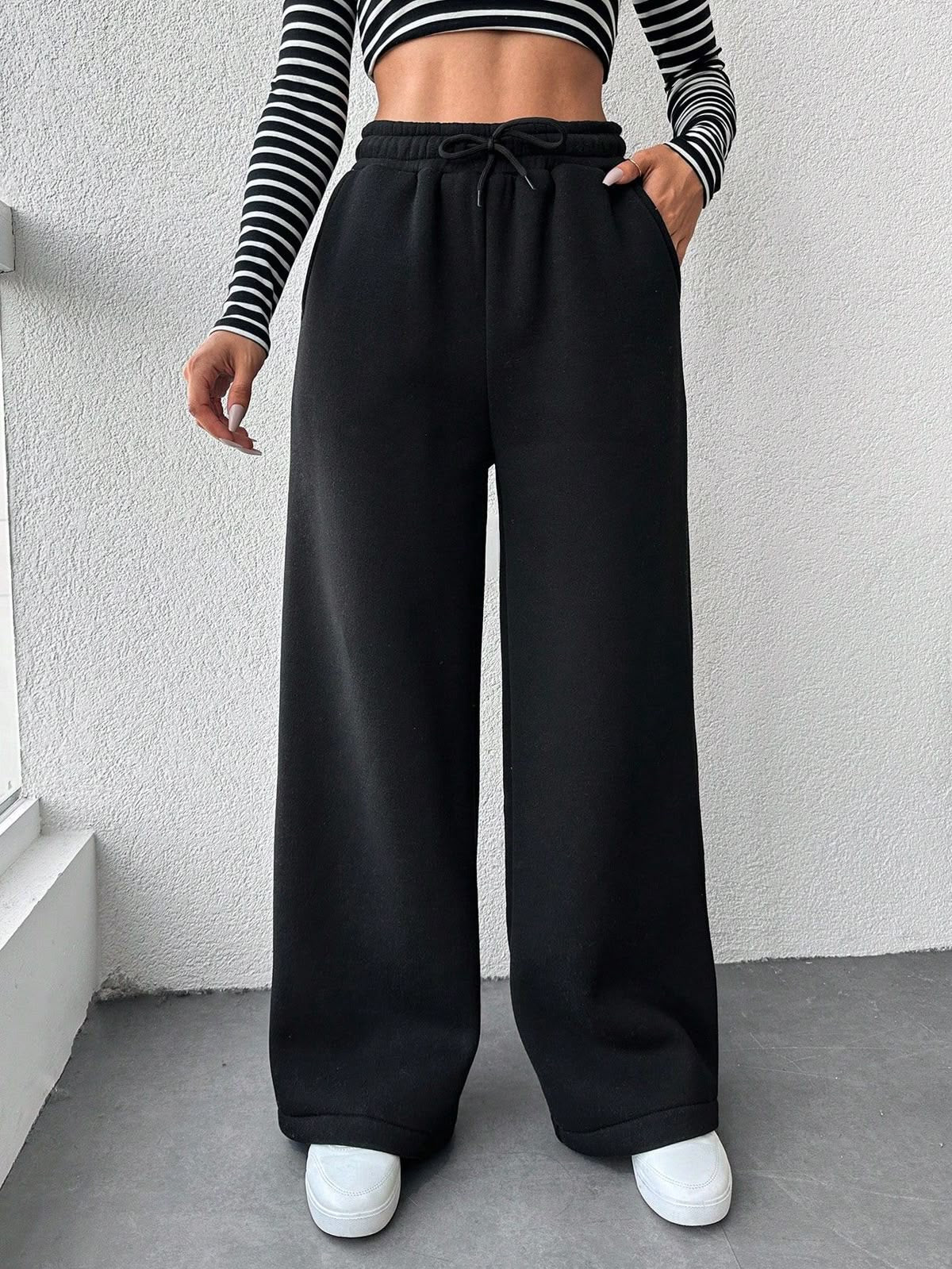 Wide-leg sweatpants
